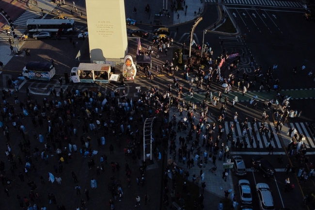 Arjantin'de COVID-19 önlemleri protesto edildi